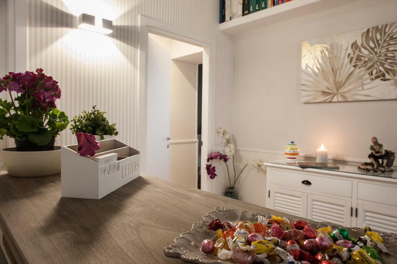 Relais Al Museo Hotel Naples Luaran gambar
